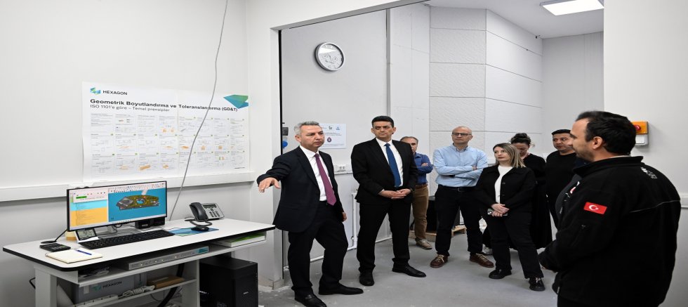 KSÜ’DEN SAVUNMA SANAYİİNE DEV ALTYAPI DESTEĞİ: BOYUTSAL ANALİZ VE ÖLÇÜM LABORATUVARI FAALİYETLERİNE BAŞLADI