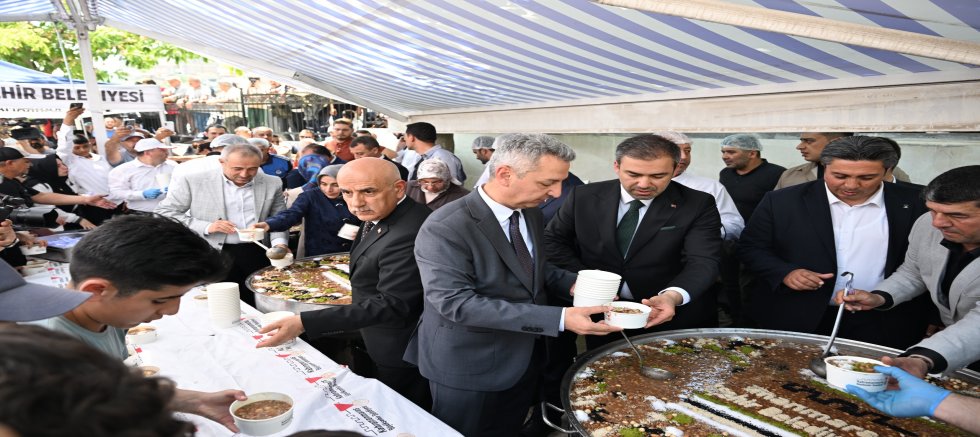 KSÜ REKTÖRÜ OKUMUŞ, GELENEKSEL AŞURE İKRAMI PROGRAMINA KATILDI