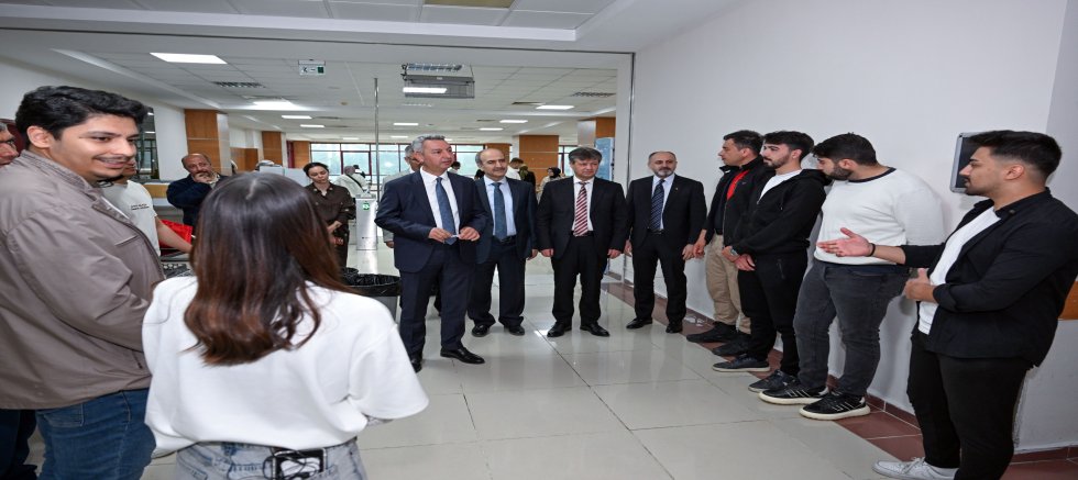 KSÜ REKTÖRÜ PROF. DR. İBRAHİM TANER OKUMUŞ ÖĞRENCİLERLE YEMEKTE BULUŞTU