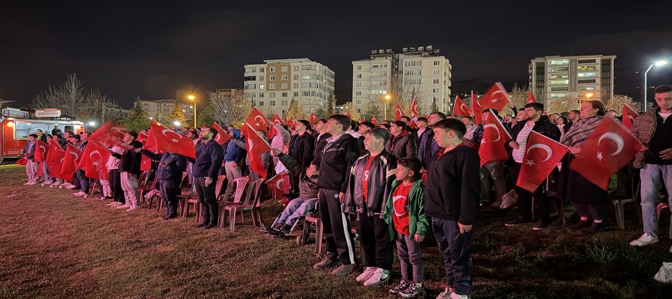 MİLLİ HEYECAN DEV EKRANDA YAŞANDI; DÜNYA KUPASI BİLETİ COŞKUYLA KUTLANDI