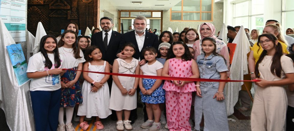 MİNİKLERİN SANAT YOLCULUĞU SERGİYLE TAÇLANDI