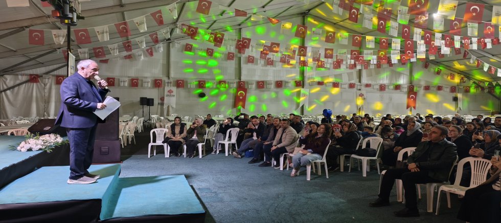 NURULLAH GENÇ, RAMAZAN AKŞAMINI ŞİİRLERİYLE SÜSLEDİ