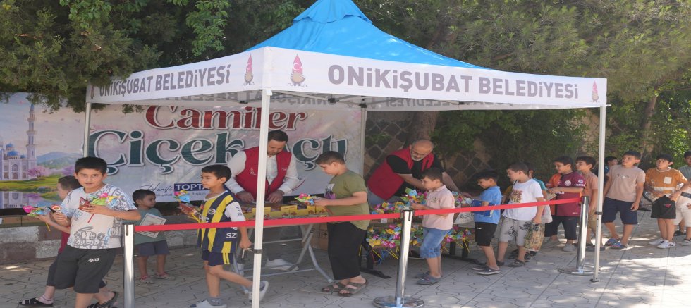 ONİKİŞUBAT BELEDİYESİ’NDEN YAZ KUR’AN KURSLARINA ‘CAMİLER ÇİÇEK AÇTI’ İLE ANLAMLI DEST