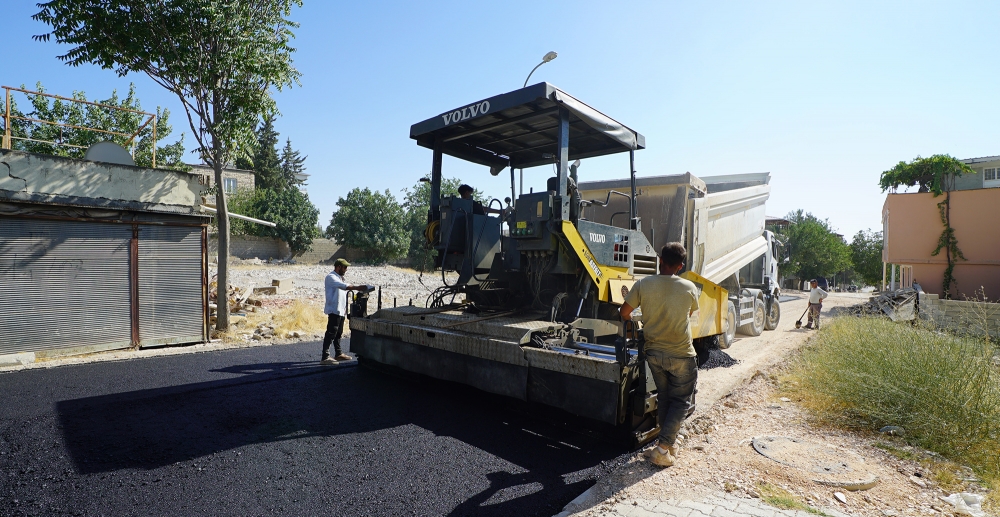 PAZARCIK’TA YOLLAR BÜYÜKŞEHİR’LE YENİLENİYOR