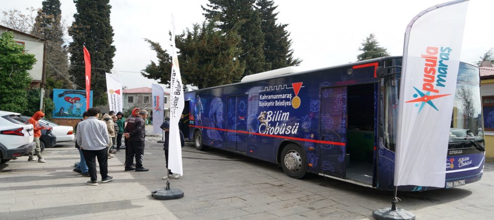 PUSULA MARAŞ’IN BİLİM OTOBÜSÜ YENİ EĞİTİM DÖNEMİNDE DE YOLLARDA