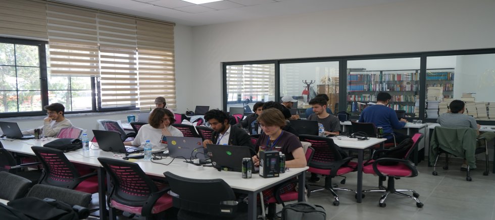 PUSULA MARAŞ, OYUN DÜNYASININ GENÇ YETENEKLERİNİ BİR ARAYA GETİRDİ; GAME JAM BAŞLADI