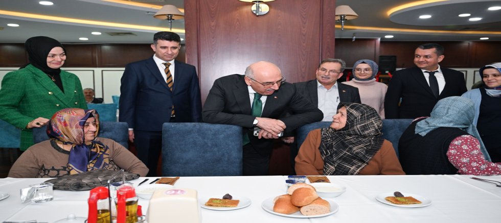 RAMAZAN’IN BEREKETİ HUZUREVİ SAKİNLERİYLE PAYLAŞILDI