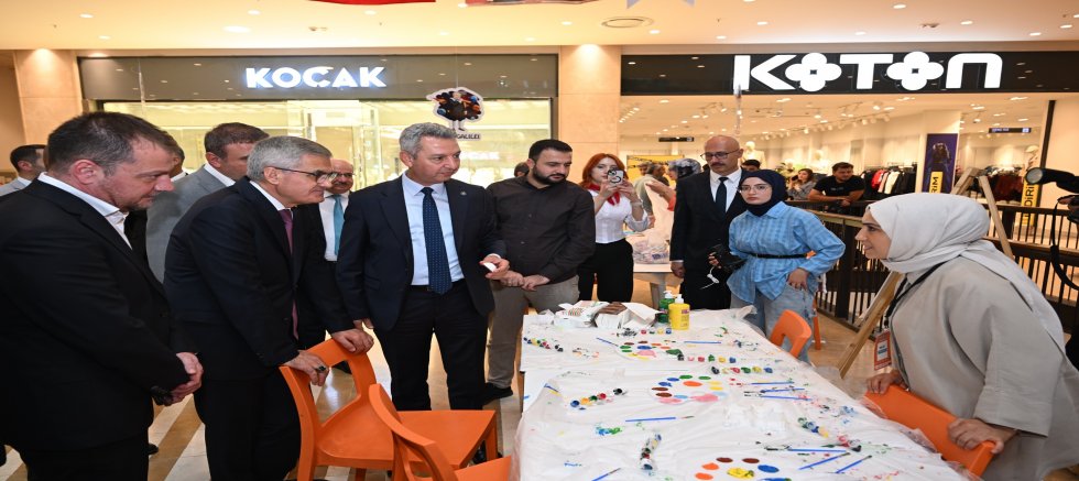 REKTÖR OKUMUŞ, BİLİMFEST’TE ÖĞRENCİLERLE BULUŞTU