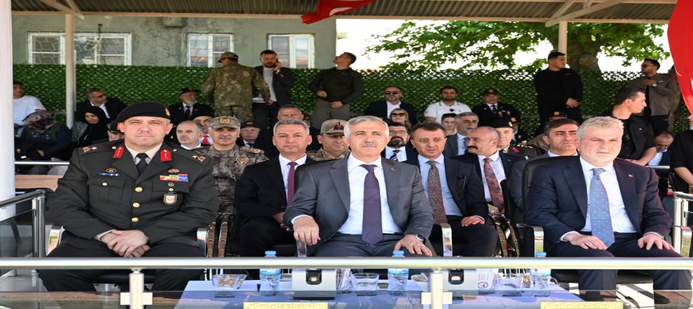 REKTÖR OKUMUŞ, TEMSİLİ ASKERLİK TÖRENİNE KATILDI
