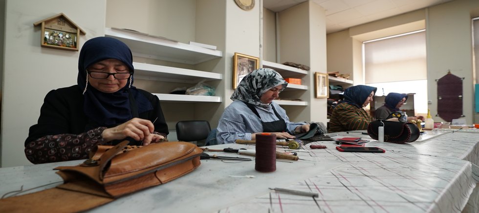 SANATTAN MESLEK EDİNMEYE; KAMEK KURSLARI HAYATLARA DOKUNUYOR