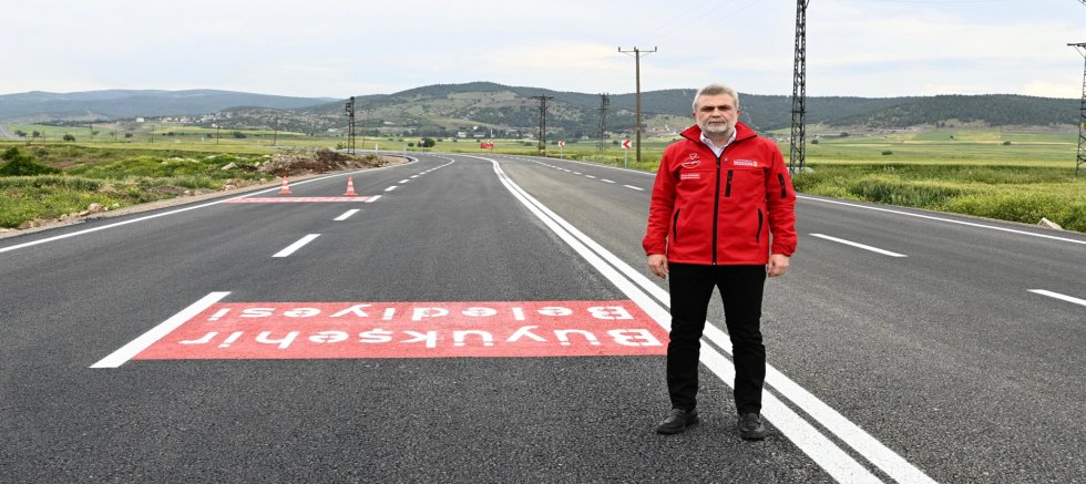 ŞEHİR TARİHİNİN EN BÜYÜK ASFALT SEFERBERLİĞİ TÜM HIZIYLA SÜRÜYOR