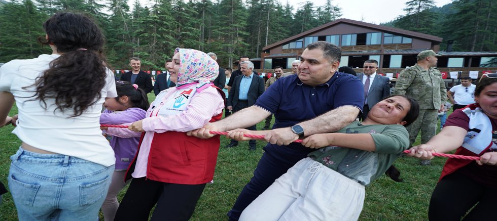 ŞEHİT VE GAZİ ÇOCUKLARININ KARNE SEVİNCİ BAŞKONUŞ’TA YAŞANDI