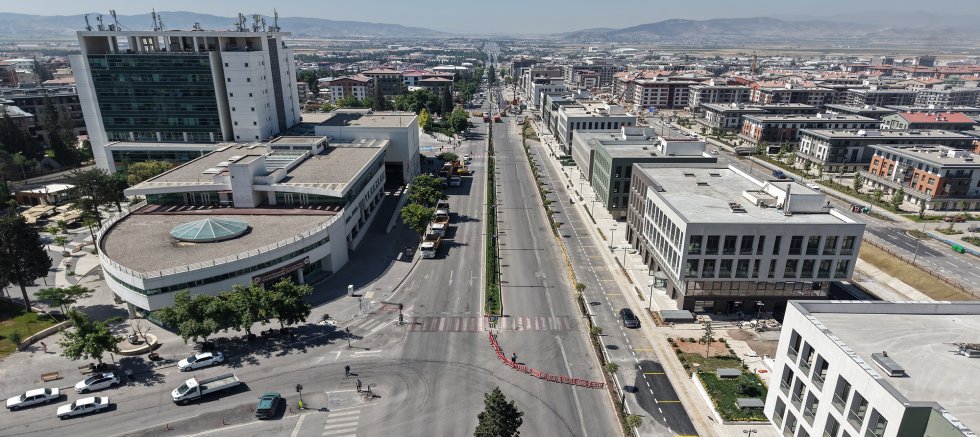 SÜRÜCÜLERİN DİKKATİNE! AZERBAYCAN BULVARI’NDA ALTYAPI ÇALIŞMASI BAŞLADI