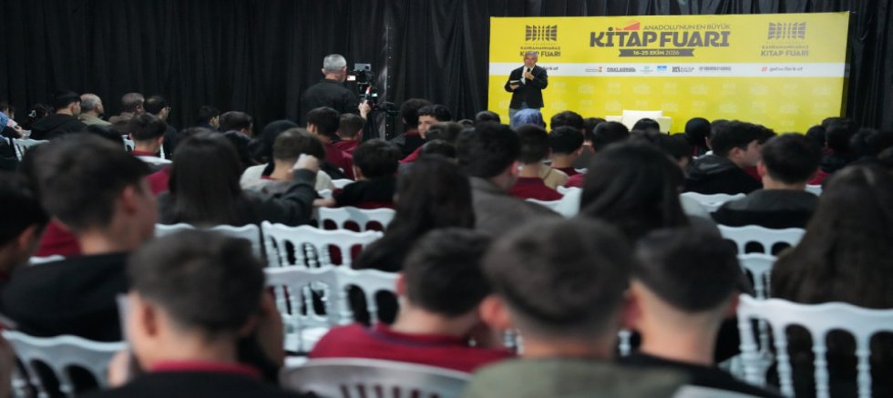 USTA GAZETECİ HAKAN ÇELİK, KİTAP FUARI’NDA GENÇLERE SESLENDİ