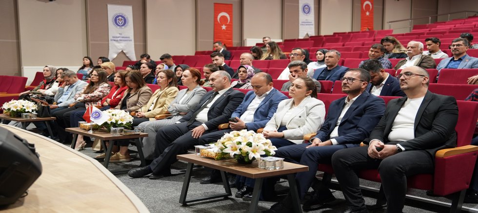 UZMAN İSIMLER OTIZMI TÜM YÖNLERIYLE ELE ALDI