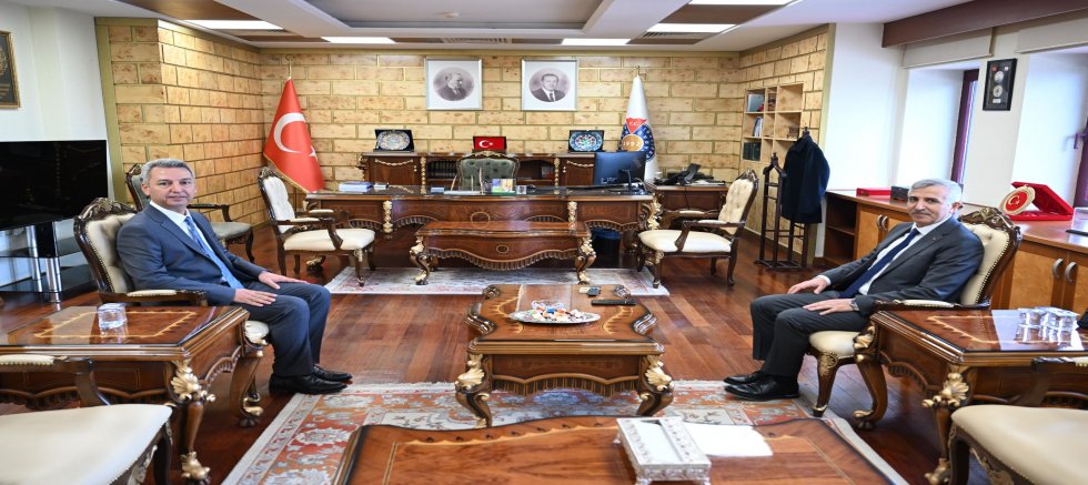 VALİ ÜNLÜER’DEN REKTÖR OKUMUŞ’A HAYIRLI OLSUN ZİYARETİ