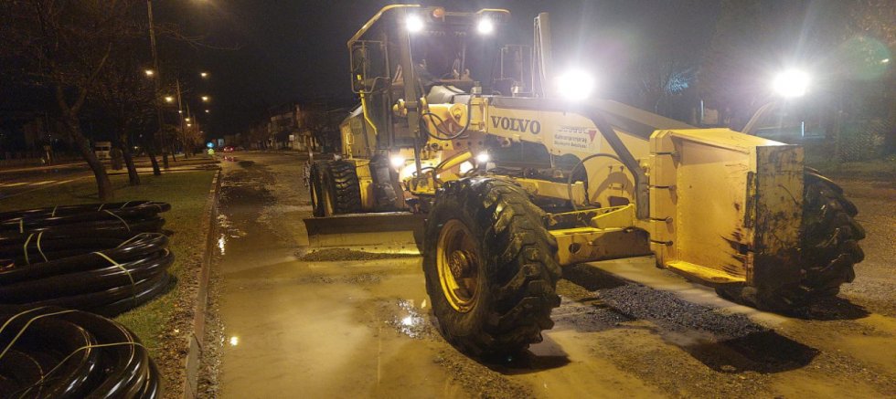 YAĞIŞ SONRASI BOZULAN YOLLARA BÜYÜKŞEHİR’DEN HIZLI MÜDAHALE