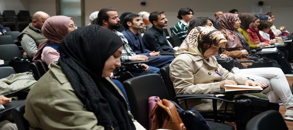 YAZARLIK AKADEMİSİNDE EDEBİYATIN DUYGUSAL DERİNLİĞİ KONUŞULDU