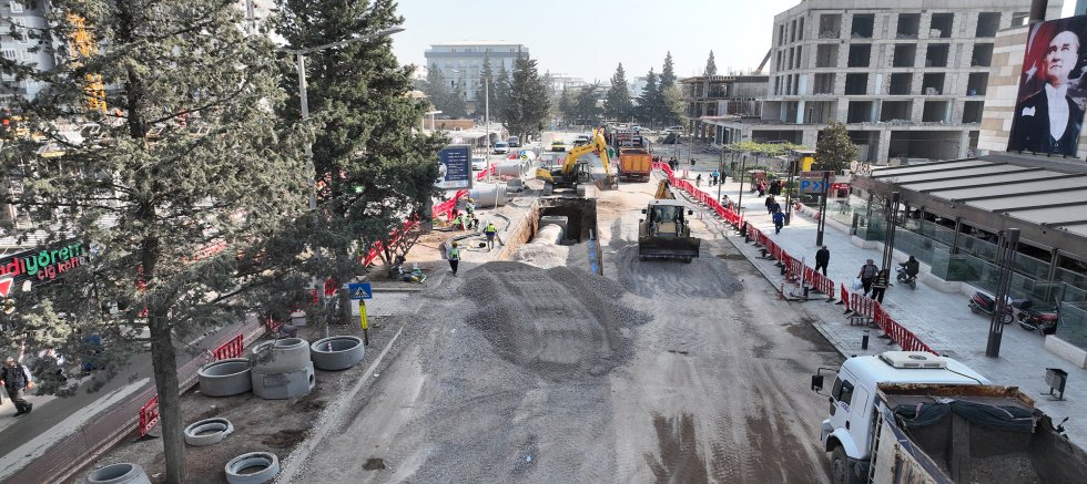 YENİ KONUTLARIN ALTYAPILARI DA HIZLA İNŞA EDİLİYOR