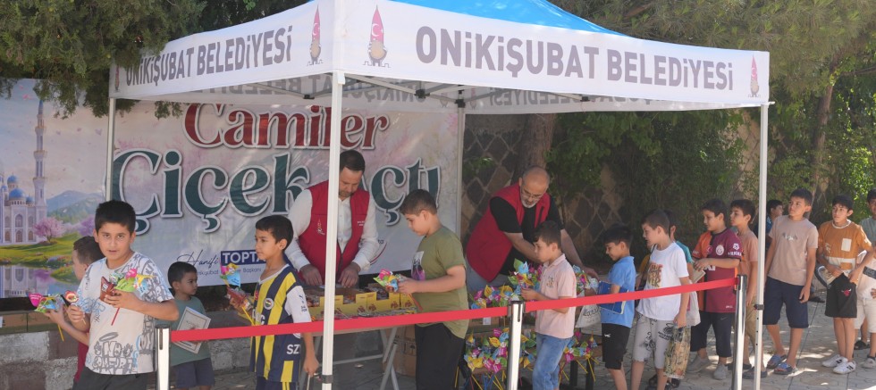 ONİKİŞUBAT BELEDİYESİ’NDEN YAZ KUR’AN KURSLARINA ‘CAMİLER ÇİÇEK AÇTI’ İLE ANLAMLI DEST