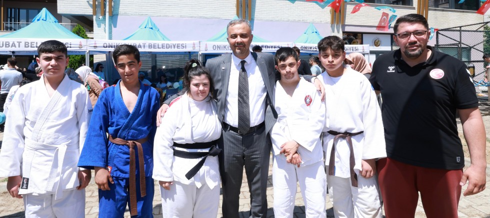 ÖZEL ÇOCUKLAR, ONİKİŞUBAT BELEDİYESİ İLE BAHARIN COŞKUSUNU DOLU DOLU YAŞADI