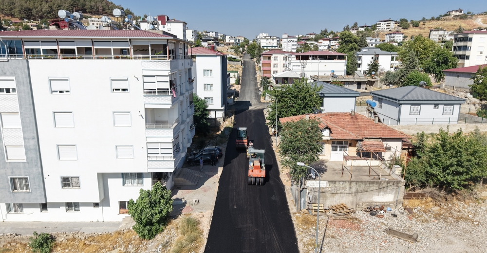 PAZARCIK’TA YOLLAR BÜYÜKŞEHİR’LE YENİLENİYOR