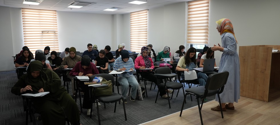 PUSULA MARAŞ İLE GENÇLERİN AKADEMİK GELİŞİMİNE DESTEK