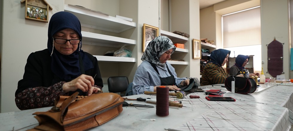 SANATTAN MESLEK EDİNMEYE; KAMEK KURSLARI HAYATLARA DOKUNUYOR
