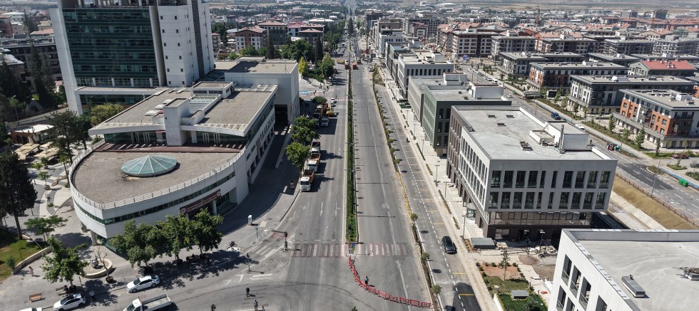 SÜRÜCÜLERİN DİKKATİNE! AZERBAYCAN BULVARI’NDA ALTYAPI ÇALIŞMASI BAŞLADI