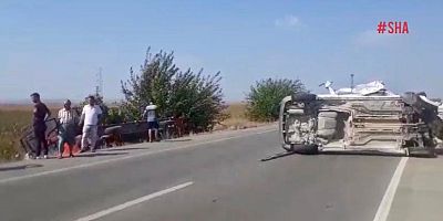 ADANA'DA HAFİF TİCARİ ARAÇ TRAKTÖRE ÇARPTI 2 KİŞİ YARALANDI