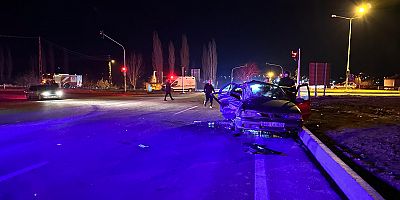 AFŞİN’DE AMBULANS İLE OTOMOBİLİN ÇARPIŞTI: 9 YARALI 
