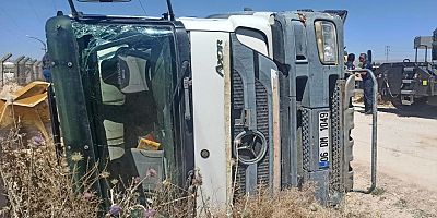 AFŞİN’DE BETON MİKSERİ DEVRİLDİ: 1 YARALI