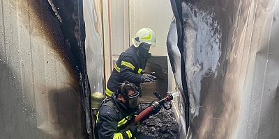 Kahramanmaraş’ın Afşin ilçesinde konteynırda çıkan yangın paniğe neden oldu.