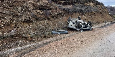 AFŞİN’DE OTOMOBİL TAKLA ATTI: 2 YARALI