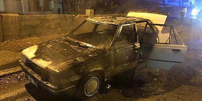 Kahramanmaraş’ın Afşin ilçesinde otomobilde çıkan yangın maddi hasara neden oldu.
