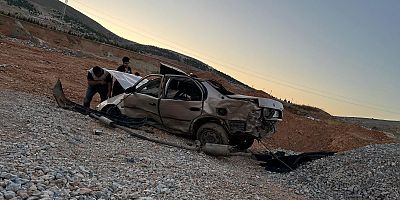 AFŞİN'DE TRAFİK KAZASI: OTOMOBİL TAKLA ATTI, SÜRÜCÜ VE YOLCU AĞIR YARALANDI