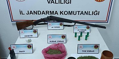 Kahramanmaraş’ın Afşin ilçesinde jandarma ekipleri tarafından yapılan uyuşturucu operasyonunda 3 kişi gözaltına alındı.