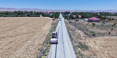 AFŞİN KIRSALINDA ULAŞIM RAHATLIYOR; ALTUNELMA – ARITAŞ YOLU YENİLENDİ