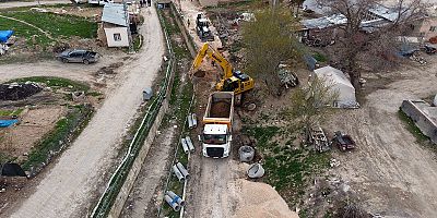 AFŞİN VE ELBİSTAN’DA KÖY EVLERİ YENİ ALTYAPI HATLARINA KAVUŞUYOR
