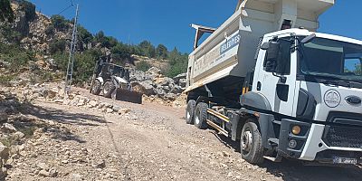 AĞABEYLİ MAHALLESİ’NDE YOL İYİLEŞTİRME ÇALIŞMALARI DEVAM EDİYOR