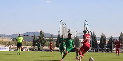 AKEDAŞ İSTİKLALSPOR EVİNDE SAKARYASPOR’A 3-1 MAĞLUP OLDU