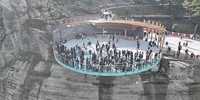 Kahramanmaraş Büyükşehir Belediye Başkanı Hayrettin Güngör’ün vizyon projelerinden Ali Kayası Cam Teras ve Turizm Tesisleri