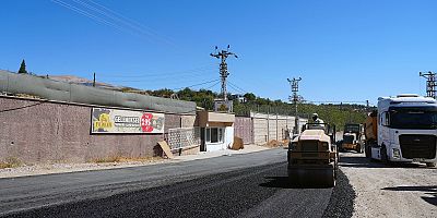 ALTYAPISI TAMAMLANAN AKYAR TOKİ YOLU SICAK ASFALTA BULUŞTU