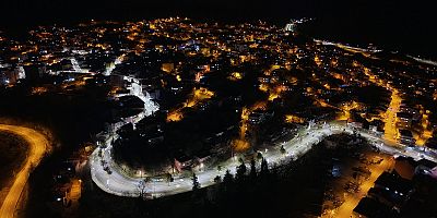 ANDIRIN’IN PRESTİJ CADDESİNİN YÜRÜYÜŞ YOLLARI DA YENİLENİYOR