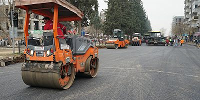 AZERBAYCAN BULVARI’NDA ALTYAPISI TAMAMLANAN KISMIN ÜSTYAPISI YENİLENİYOR