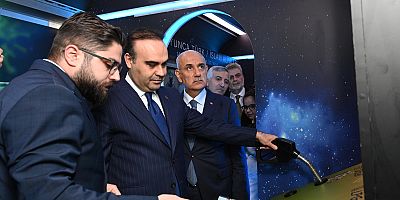 BAKAN KACIR’DAN BÜYÜKŞEHİR’İN BİLİM OTOBÜSÜ’NE ÖVGÜ