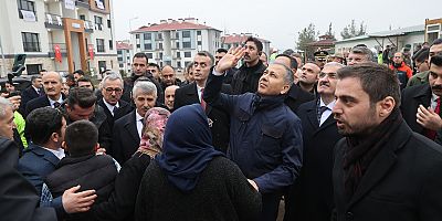 Pençe – Kilit operasyonu bölgesinde şehit olan Kahramanmaraşlı Mehmetçiklerin ailelerine taziye ziyaretinde bulunmak üzere şehre gelen İçişleri Bakanı Ali Yerlikaya