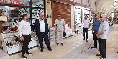 BAŞKAN AKPINAR, RESTORASYONU TAMAMLANAN TARİHÎ KAPALI ÇARŞIDA ESNAFLA BULUŞTU