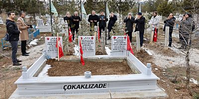 BAŞKAN AYDIN DEPREM ŞEHİTLERİNİ ZİYARET ETTİ