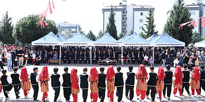 MADO Kadriye Kanbur İlkokulunda düzenlenen 23 Nisan kutlama programına katılan Başkan Görgel